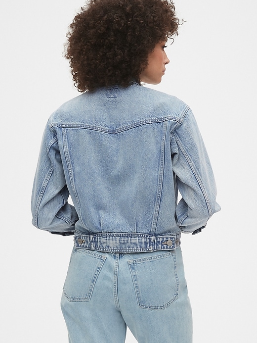 2 of 8 showing, with the color light indigo of product Cropped Icon Denim Jacket