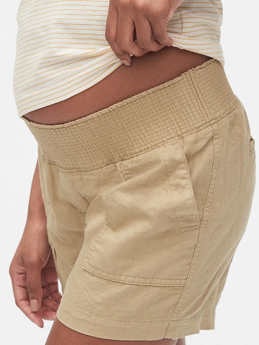 Image number 3 showing, Maternity Shorts in Linen-Cotton