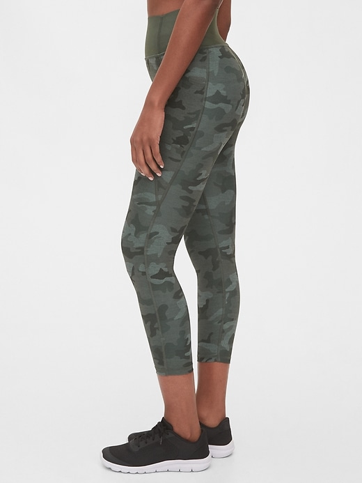 Image number 8 showing, GapFit High Rise Print Pocket 7/8 Leggings in Sculpt Revolution