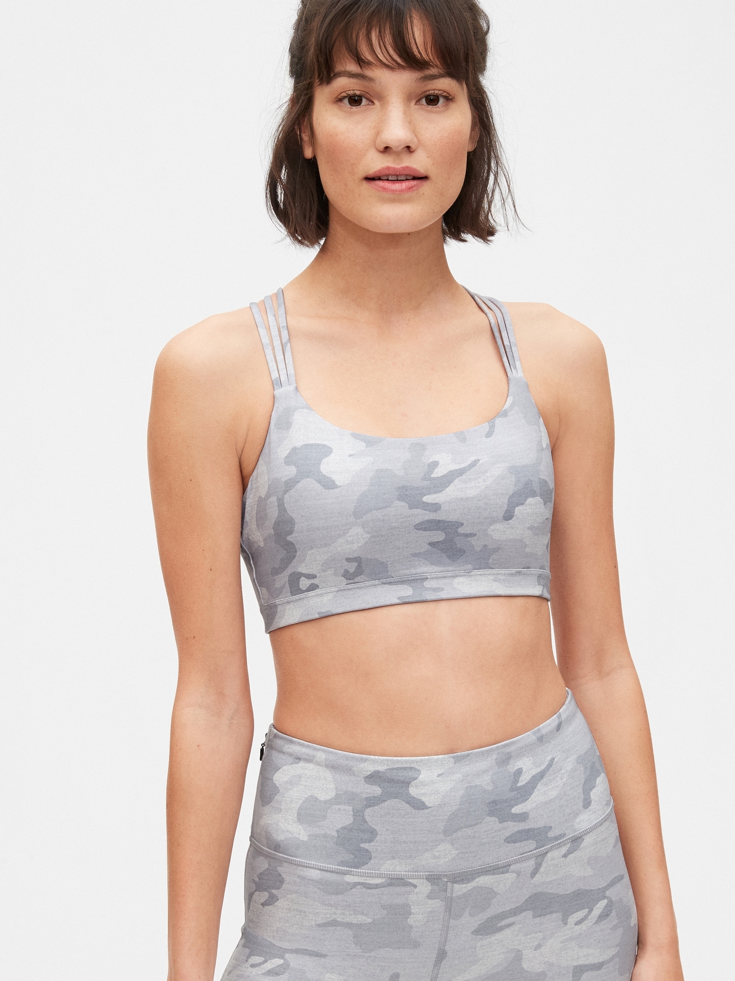 GapFit Eclipse Medium Support Strappy Sports Bra