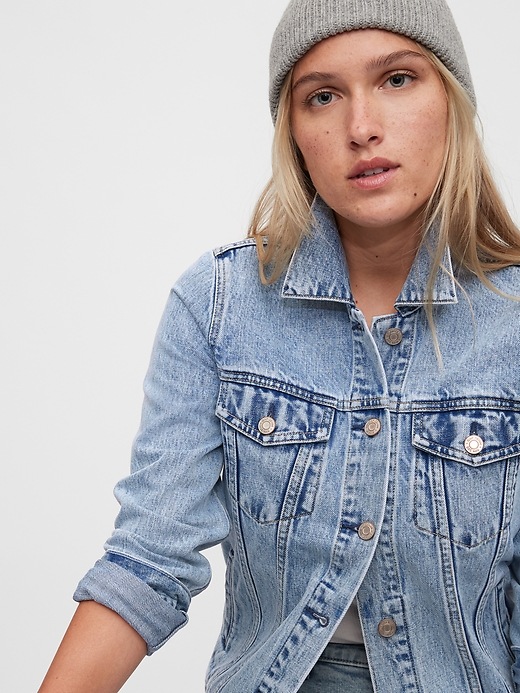 gap light wash denim jacket