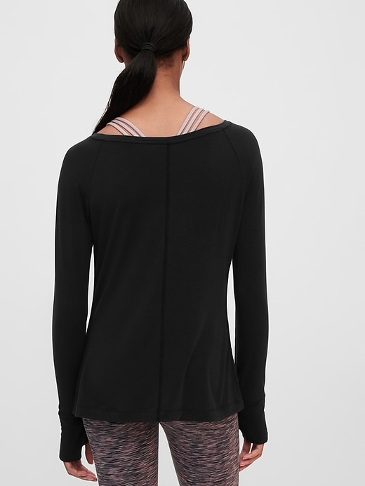 2 of 8 showing, with the color true black of product GapFit Breathe Boatneck T-Shirt