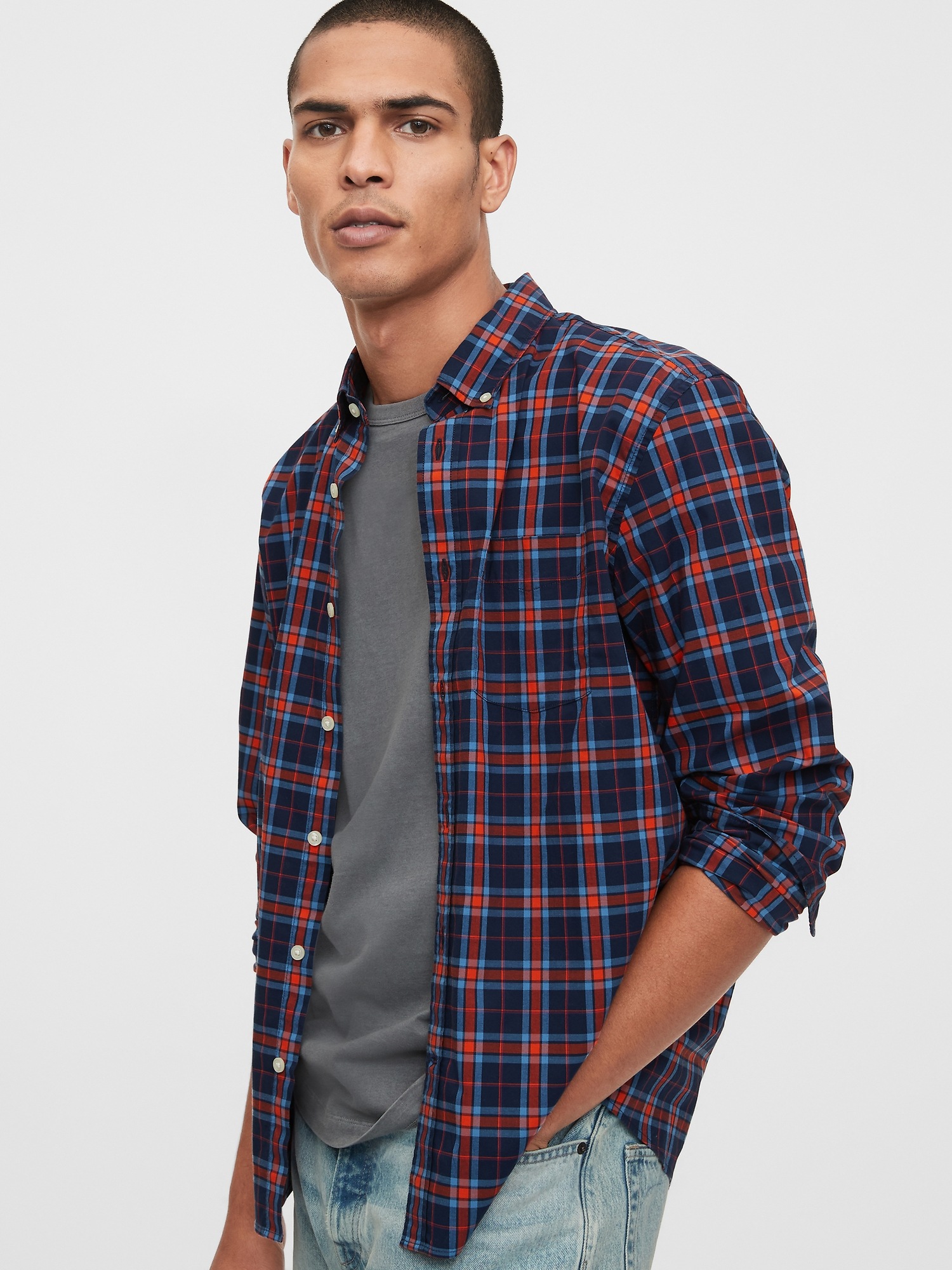 stretch poplin shirt in untucked fit