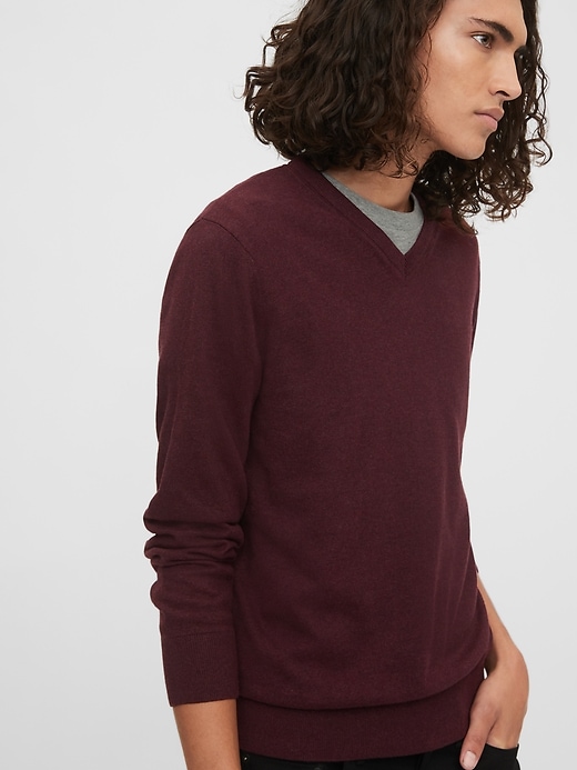 Image number 9 showing, Mainstay V-Neck Sweater