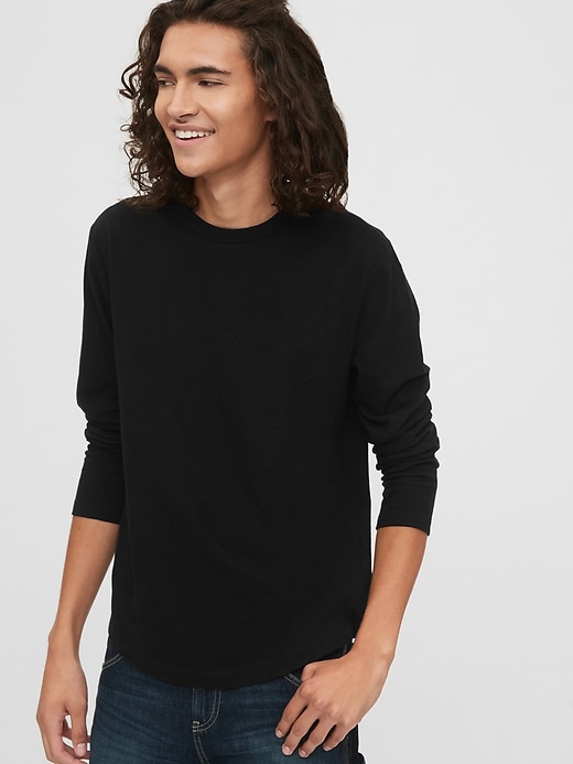 1 of 8 showing, with the color true black of product Curved Hem T-Shirt