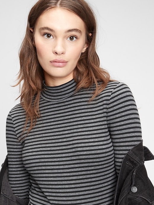Gap Ribbed Turtleneck Bodysuit | החנות 
