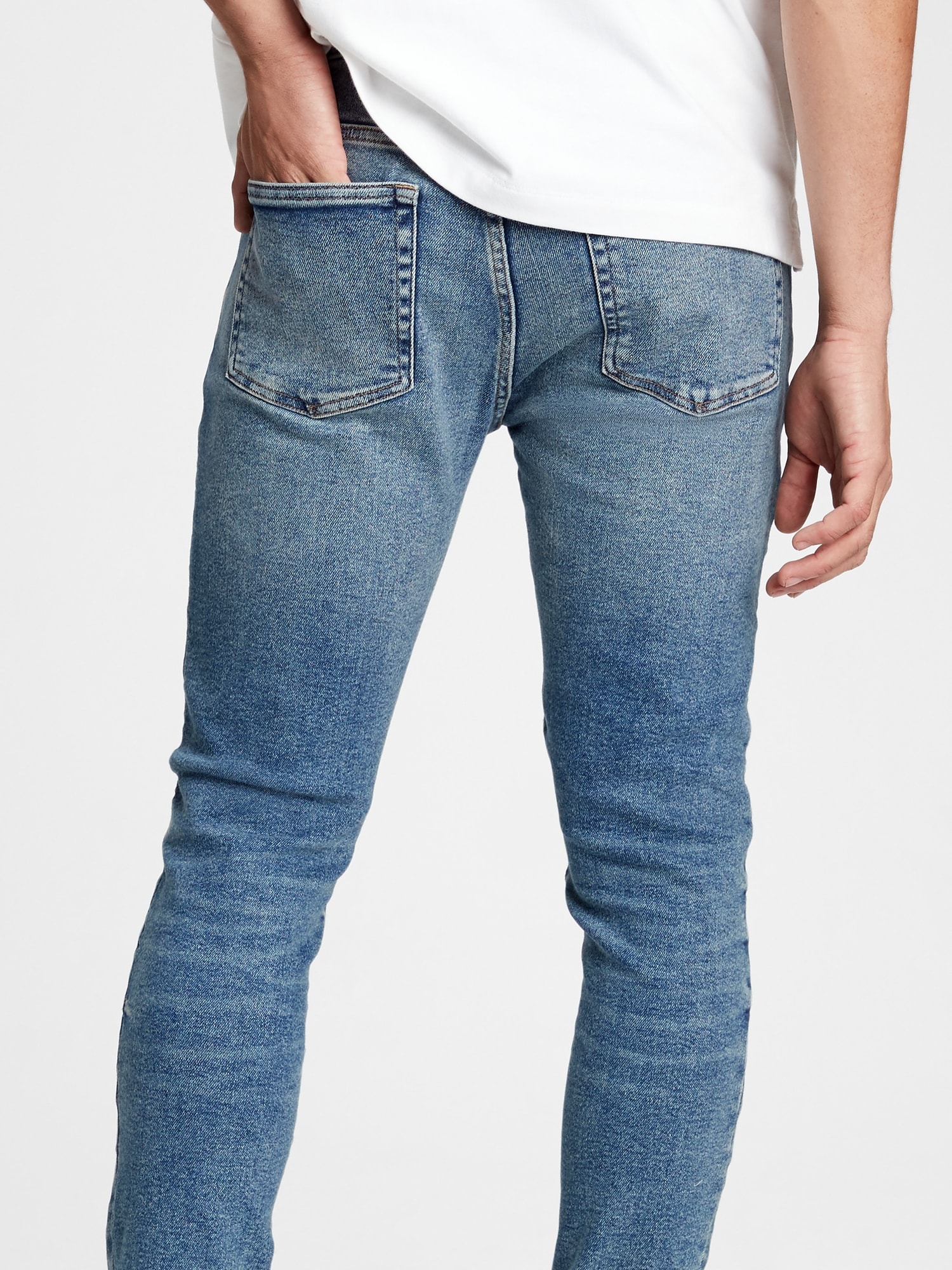 skinny vs tapered jeans