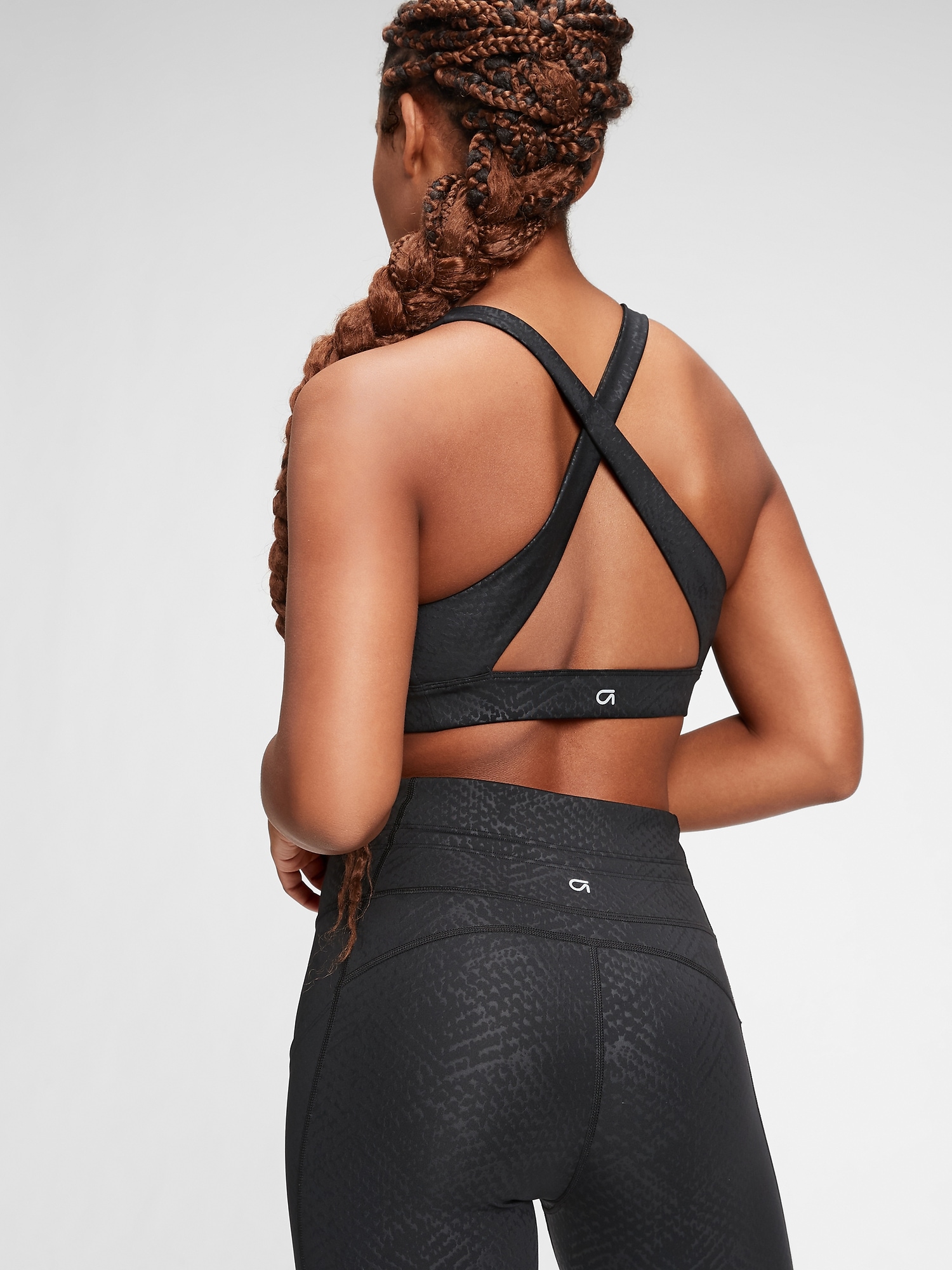 GapFit Blackout Medium Impact Crossback Sports Bra