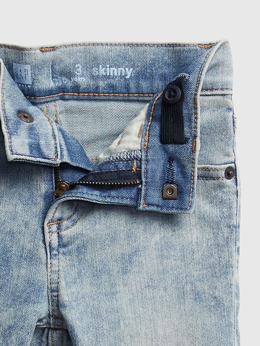 Image number 3 showing, Toddler Skinny Jeans with Washwell&#153