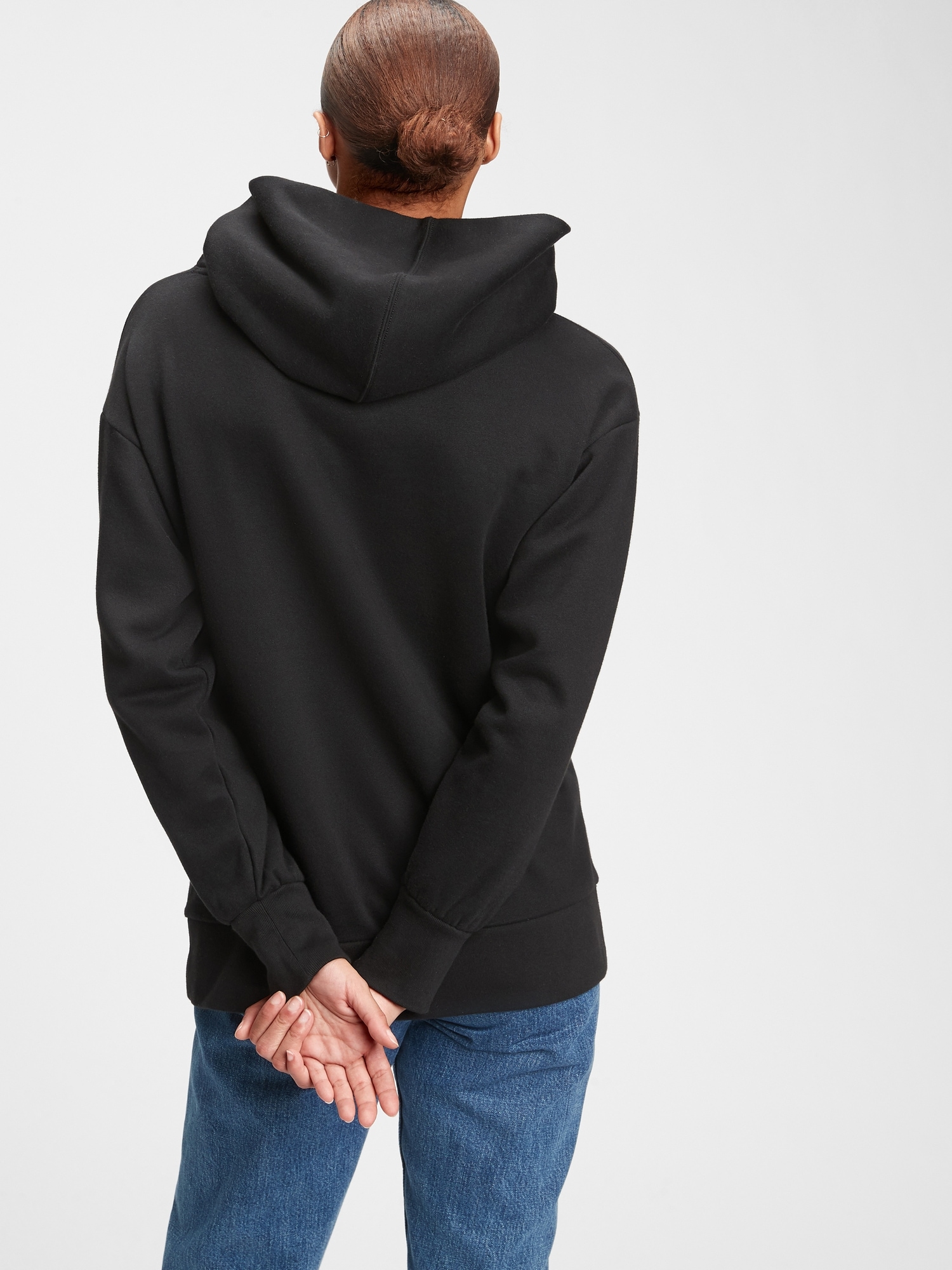 oversized hoodie and skinny jeans