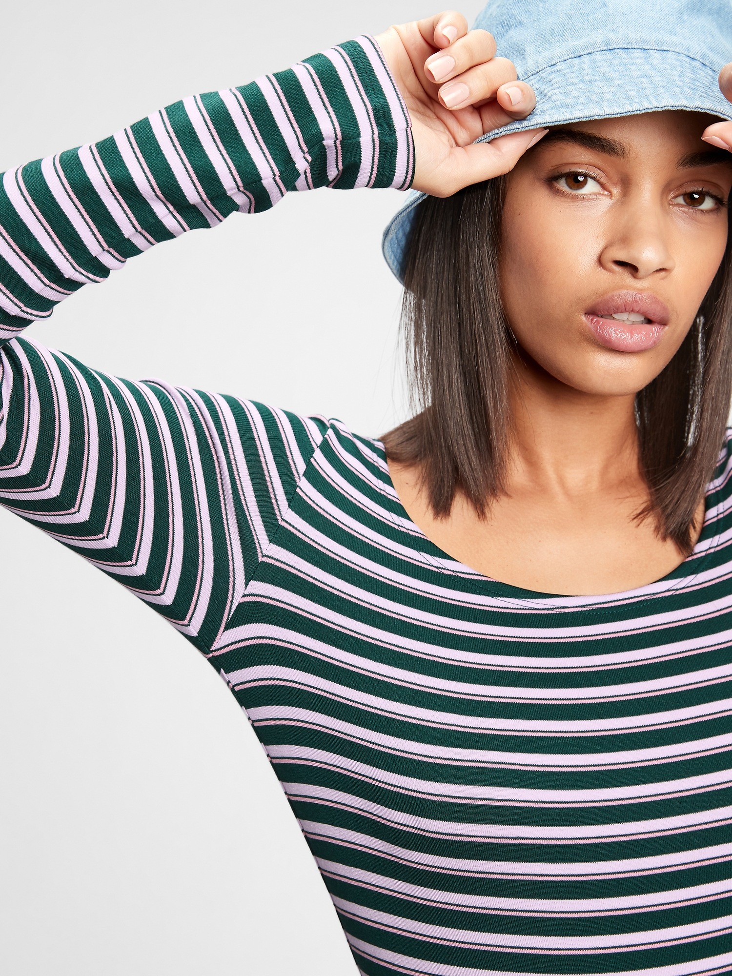 Gap scoop clearance neck tee