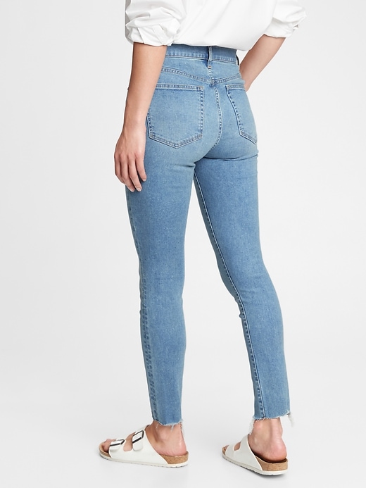 Image number 2 showing, High Rise True Skinny Jeans with Secret Smoothing Pockets With Washwell&#153