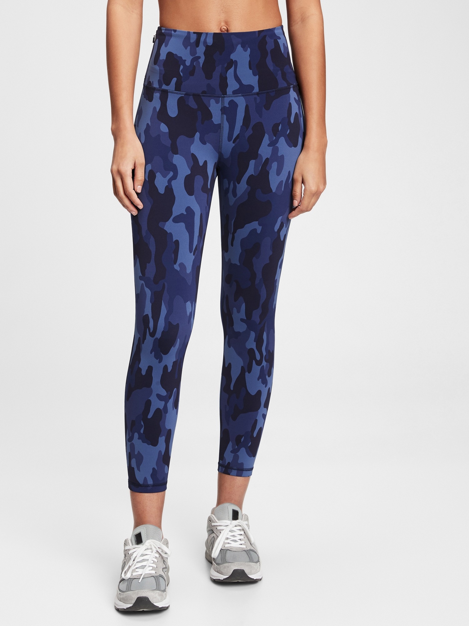 GapFit Sky High Rise 7/8 Leggings in Eclipse