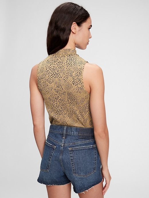 2 of 8 showing, with the color leopard print of product Sleeveless Printed Mockneck Top