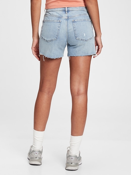 Image number 2 showing, 5'' Mid Rise Destructed Denim Shorts With Washwell&#153