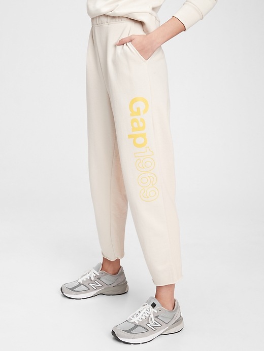 Image number 7 showing, Vintage Soft Gap Logo Barrel Joggers