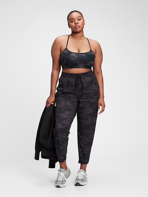 gap runaround joggers