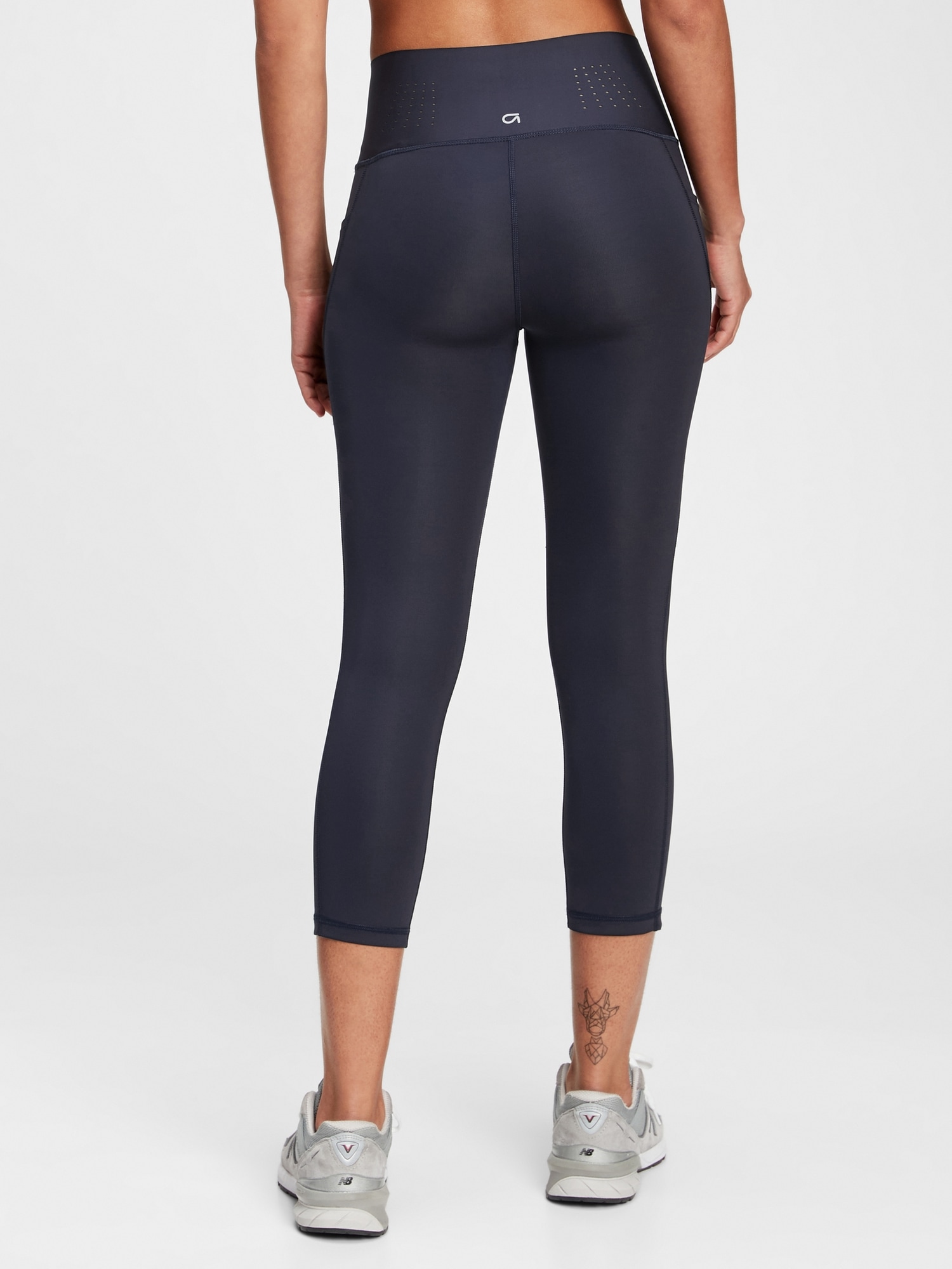 GapFit High Rise Capri Leggings in Sculpt Revolution