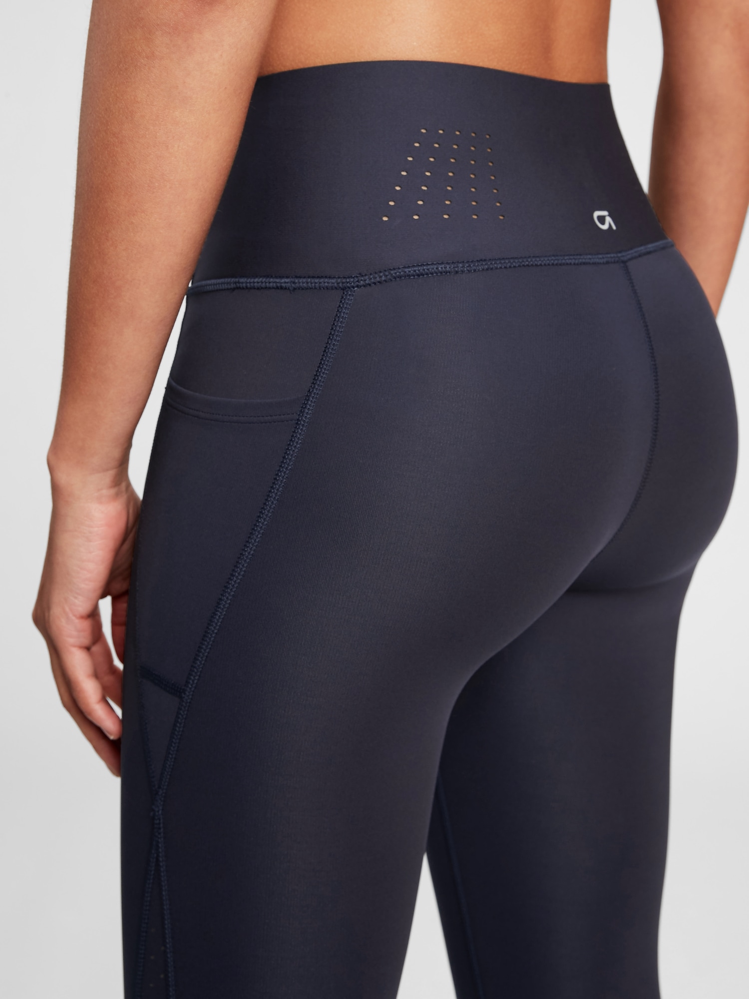 GapFit High Rise Capri Leggings in Sculpt Revolution