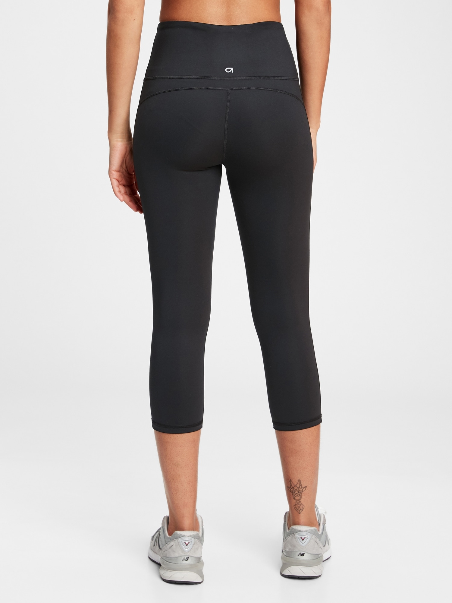 GFast High Rise Blackout Capri Leggings Gap