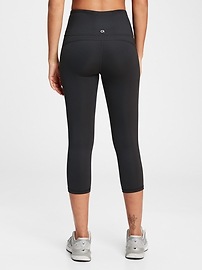 GFast High Rise Blackout Capri Leggings 