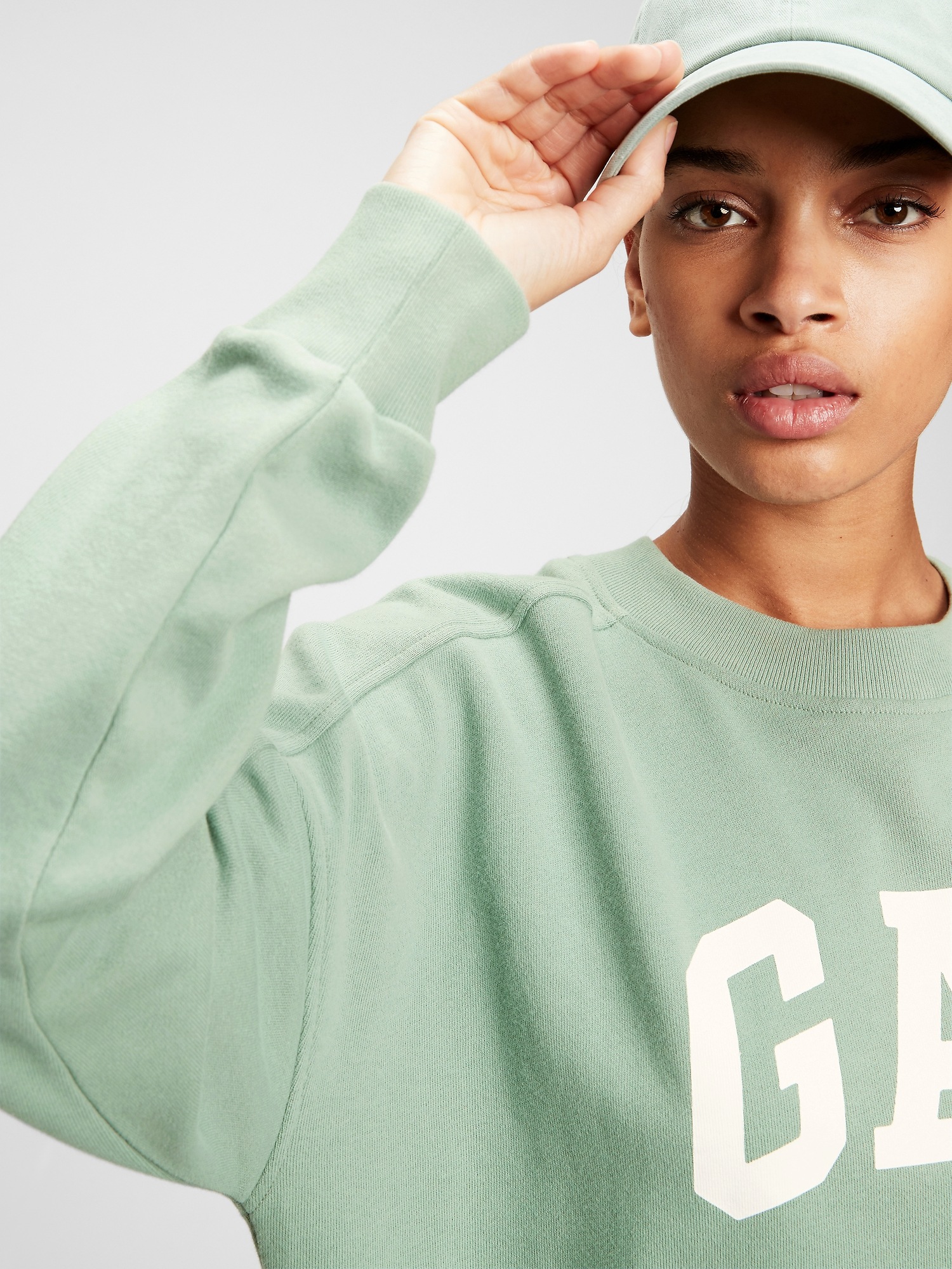 Gap logo crewneck sweatshirt outlet