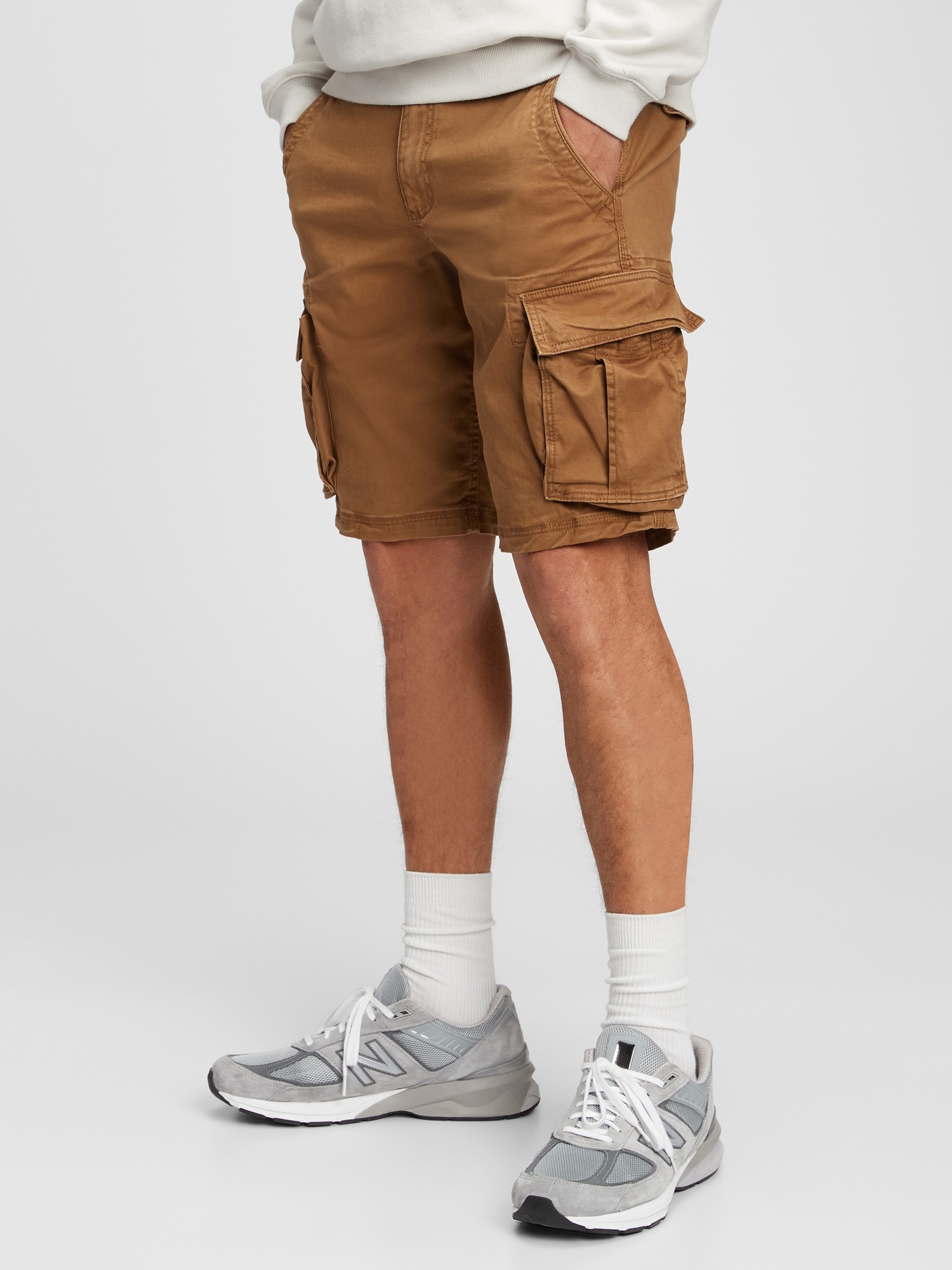 Gap 11" Twill Cargo Shorts with GapFlex brown. 1