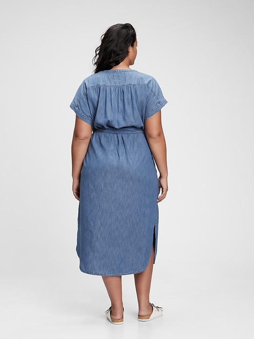 2 of 8 showing, with the color light indigo of product Midi Shirtdress with Washwell™