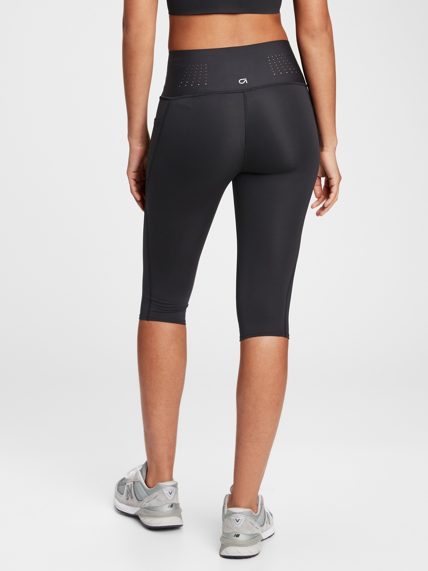 GapFit High Rise Crop Leggings in Sculpt Revolution