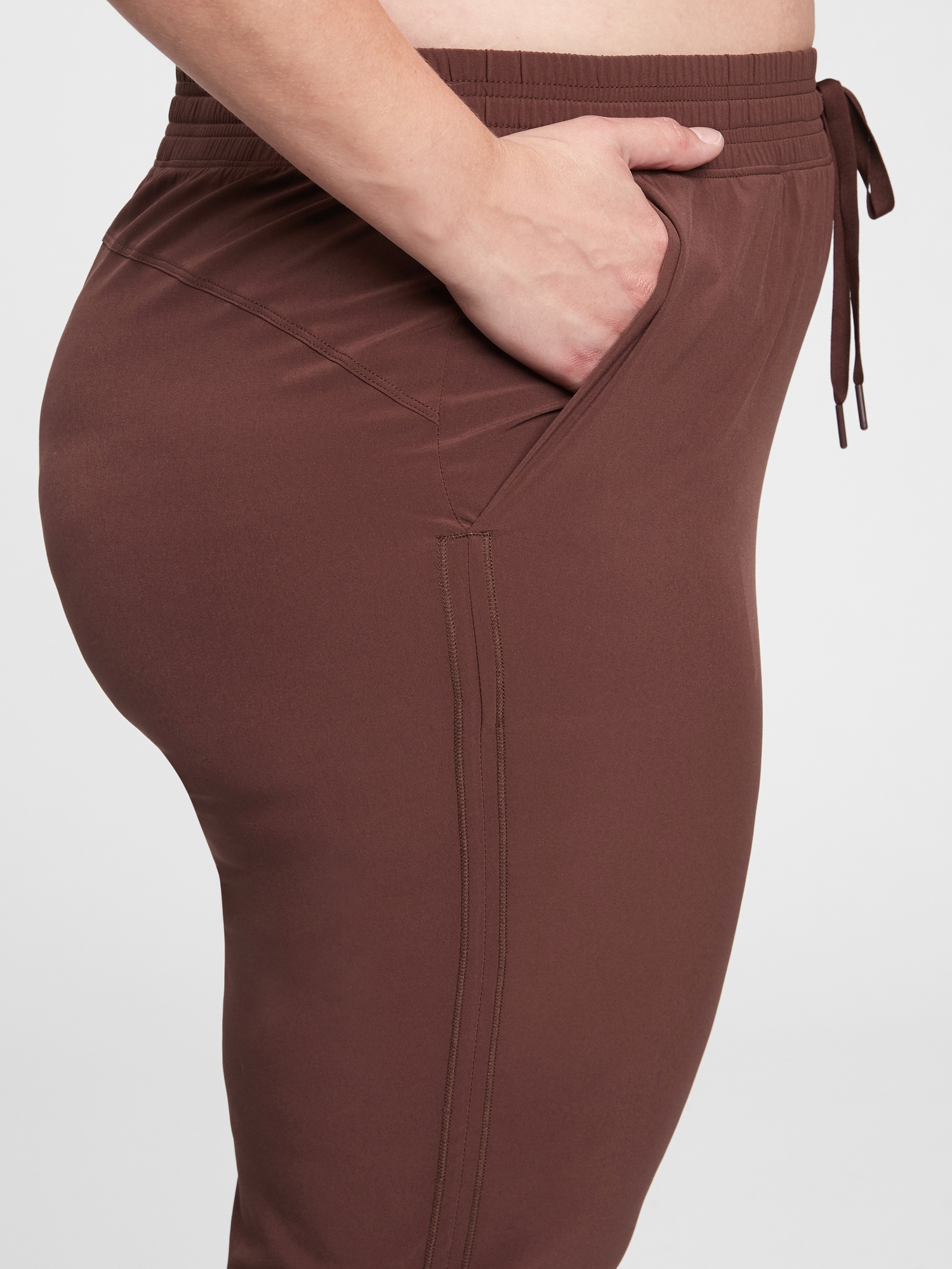 gap runaround joggers