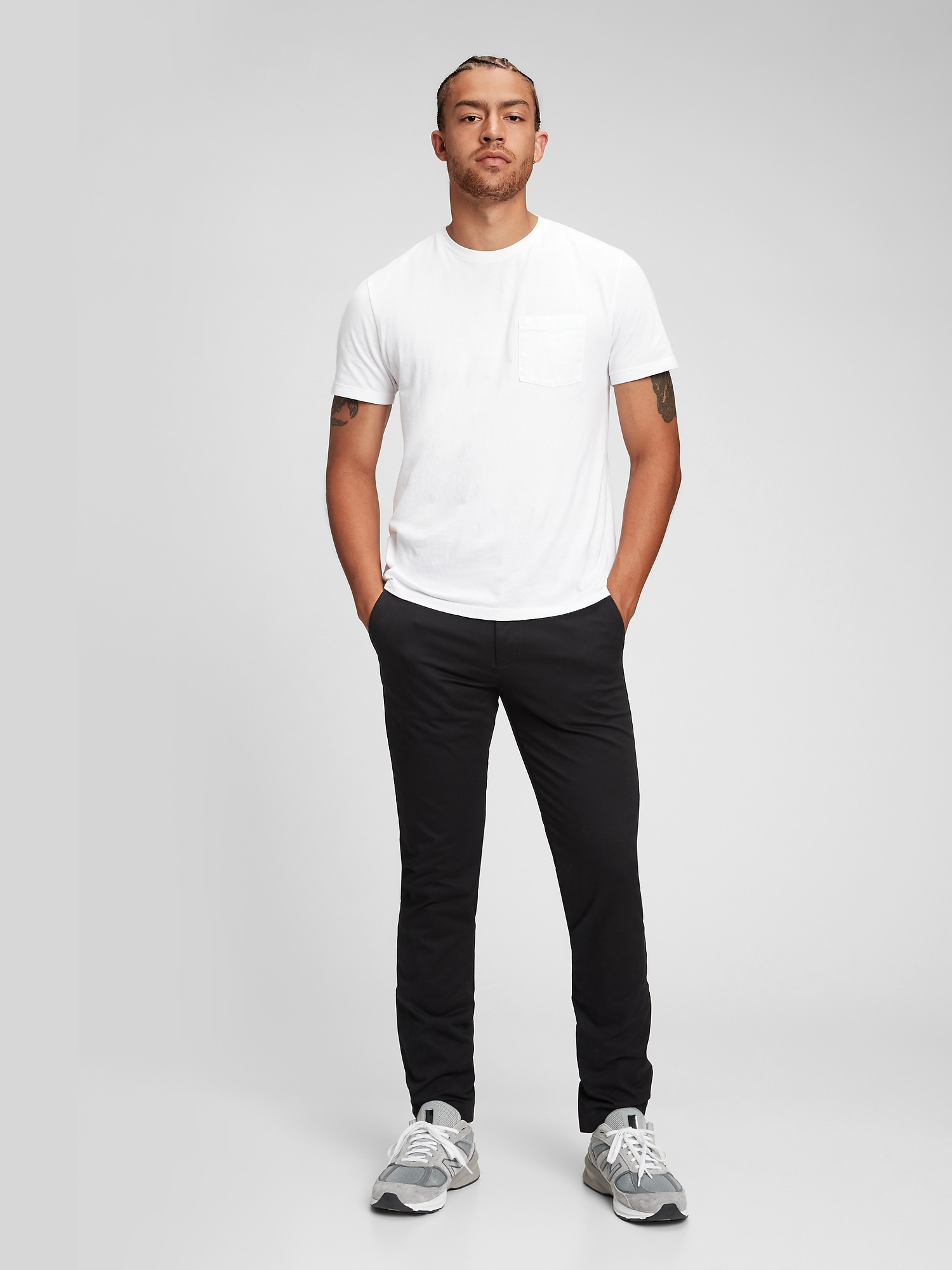 Gap Modern Khakis in Skinny Fit with GapFlex black. 1