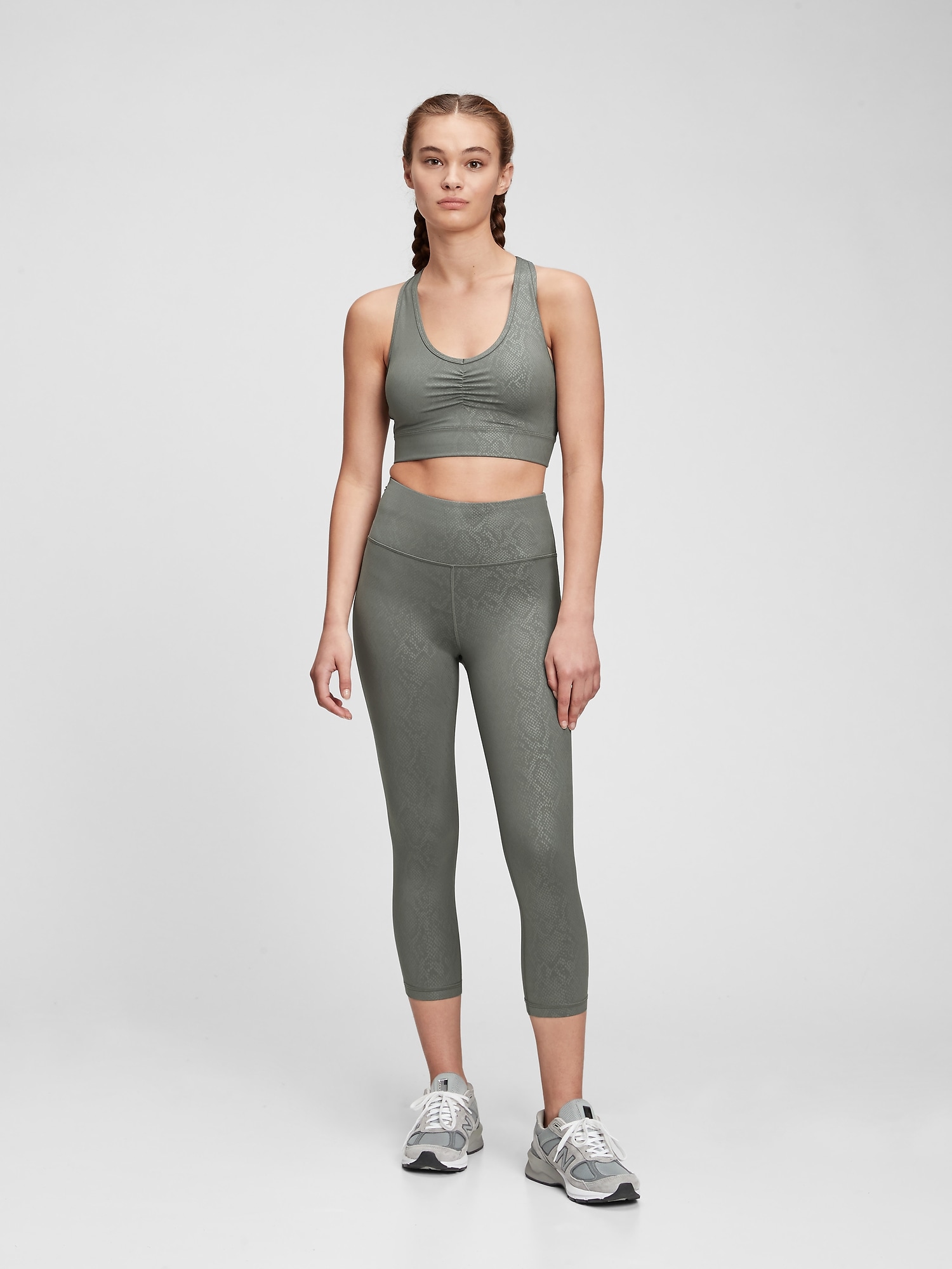 GapFit High Rise Capris in Eclipse