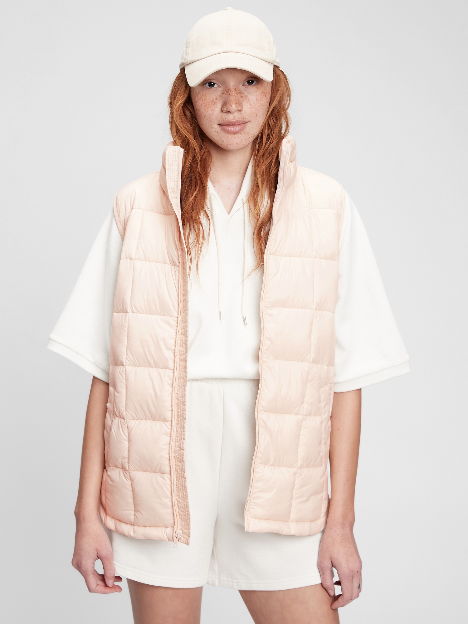 GAP: Women’s 100% Recycled Nylon Relaxed Lightweight Puffer Vest $8.49