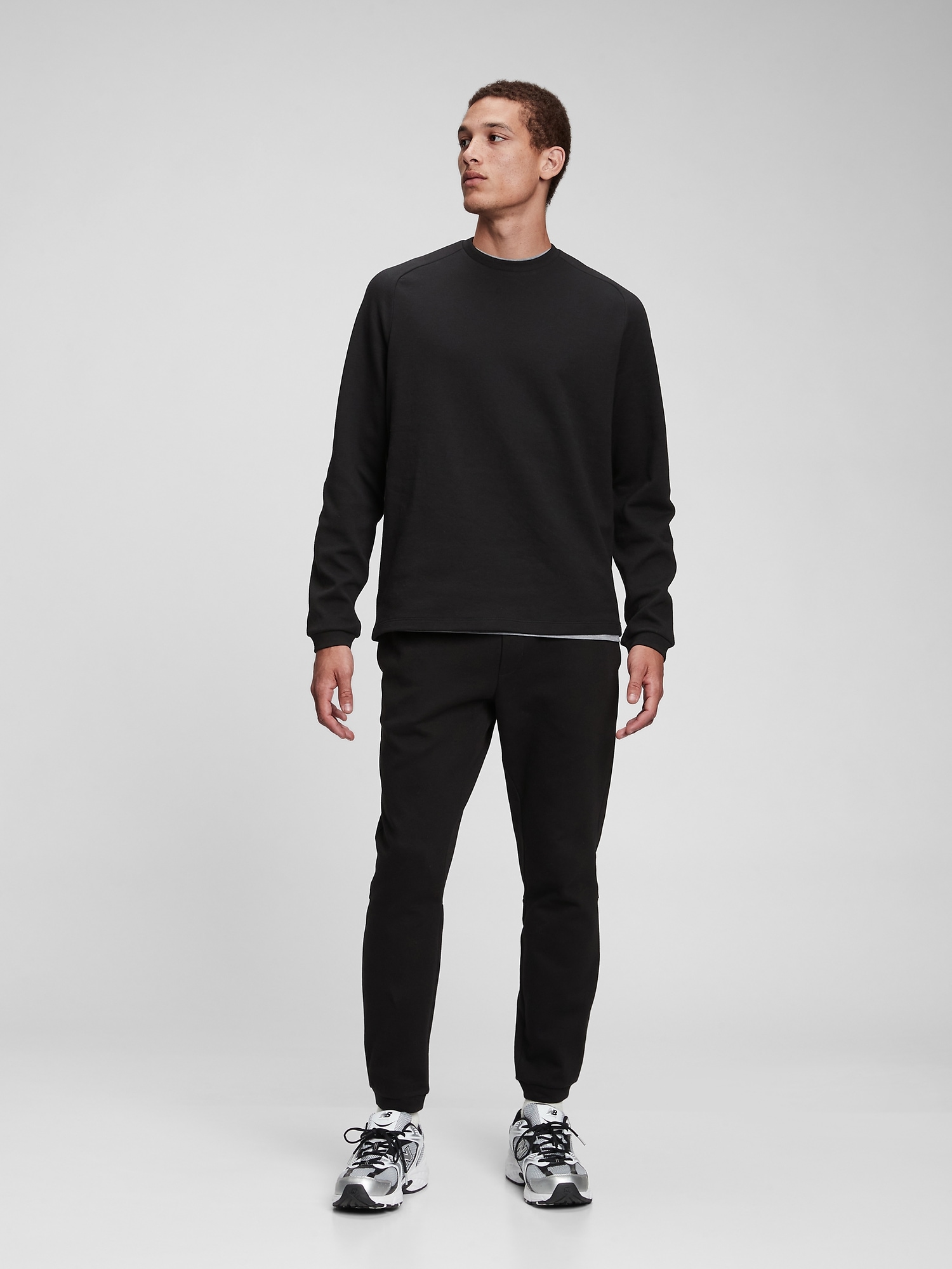 Gap Fit Tech Slim Joggers In Black