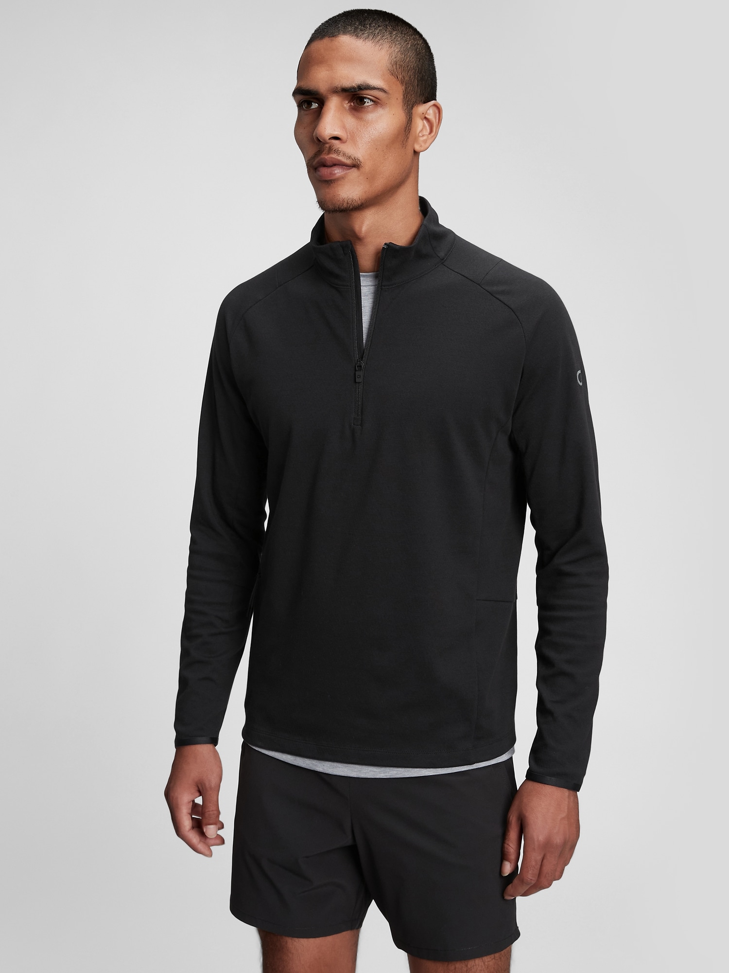 Gap Fit Mockneck Half-Zip Train Sweatshirt black. 1