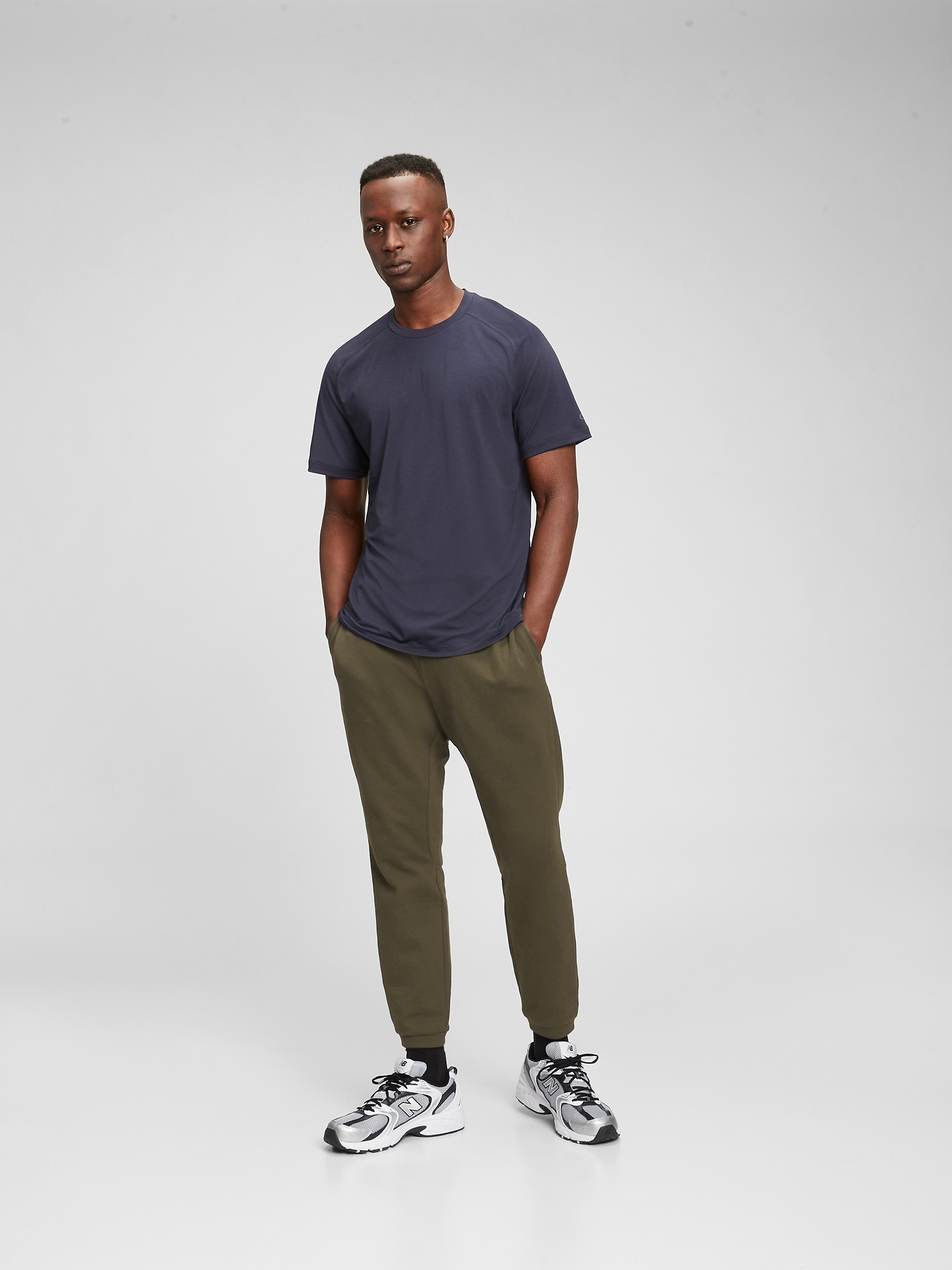 gap joggers mens