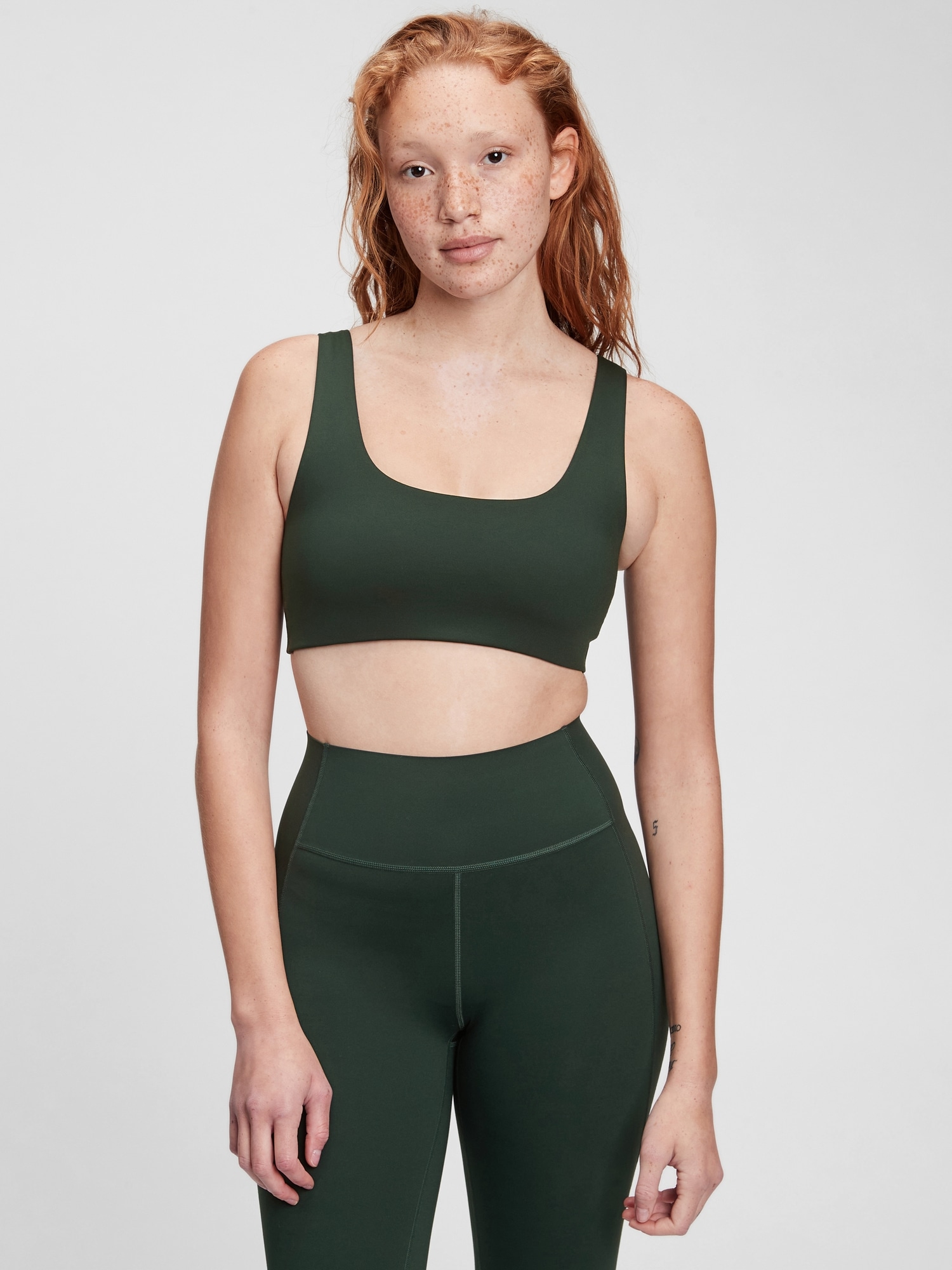 GapFit Low Impact Power Scoopneck Sports Bra