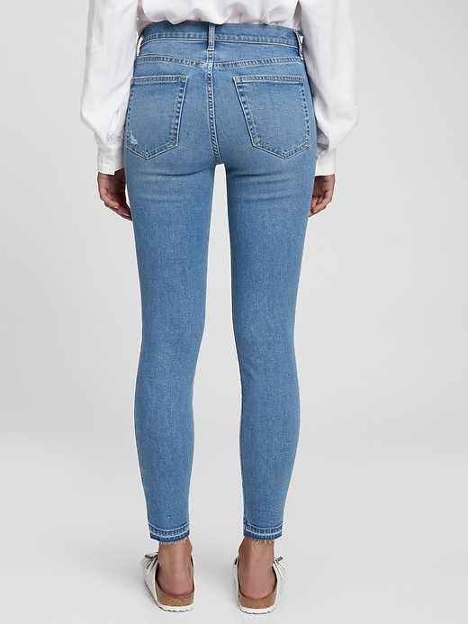 Image number 2 showing, Mid Rise True Skinny Jeans with Washwell