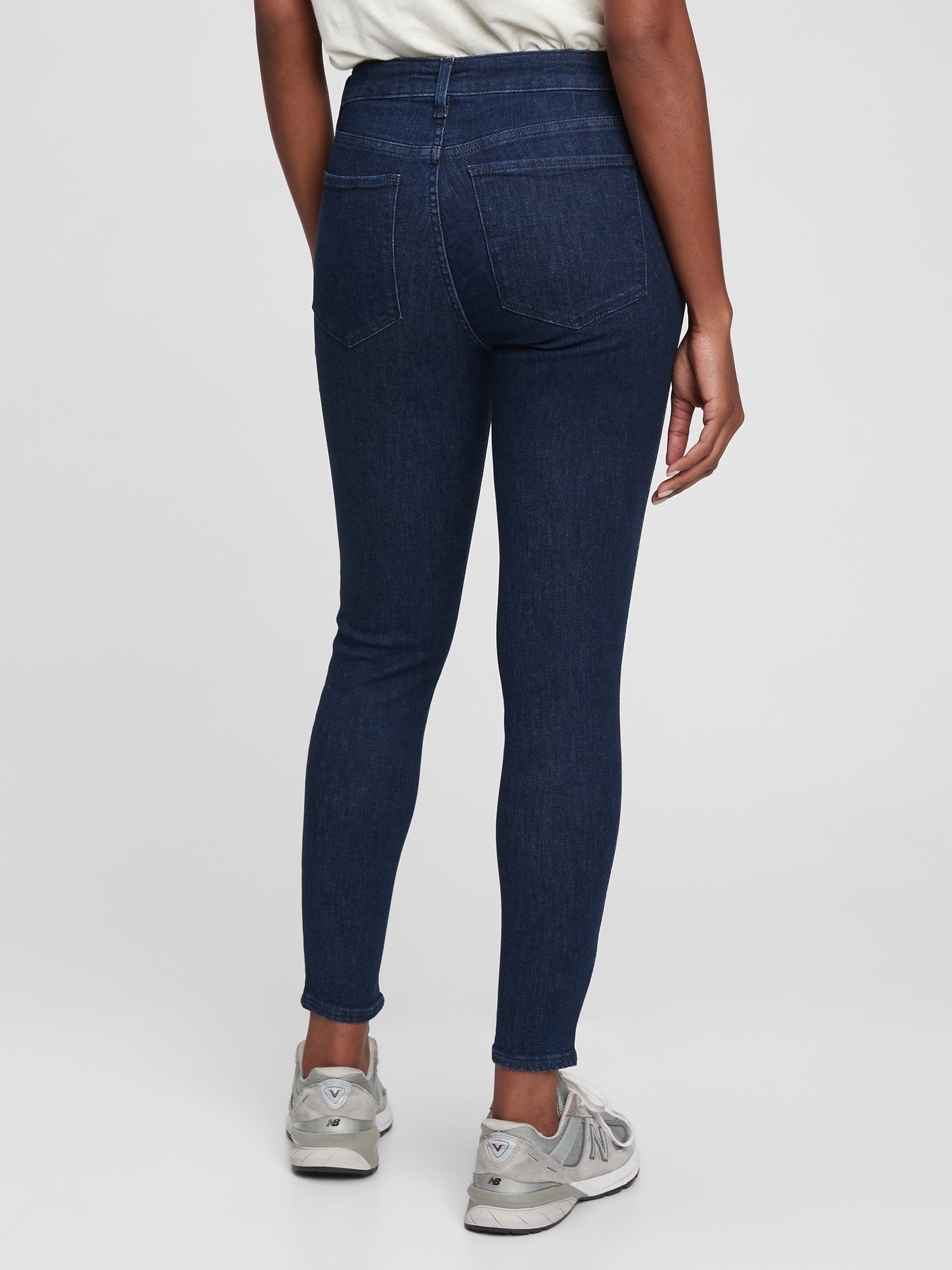 Mid Rise Universal Jegging with Washwell | Gap