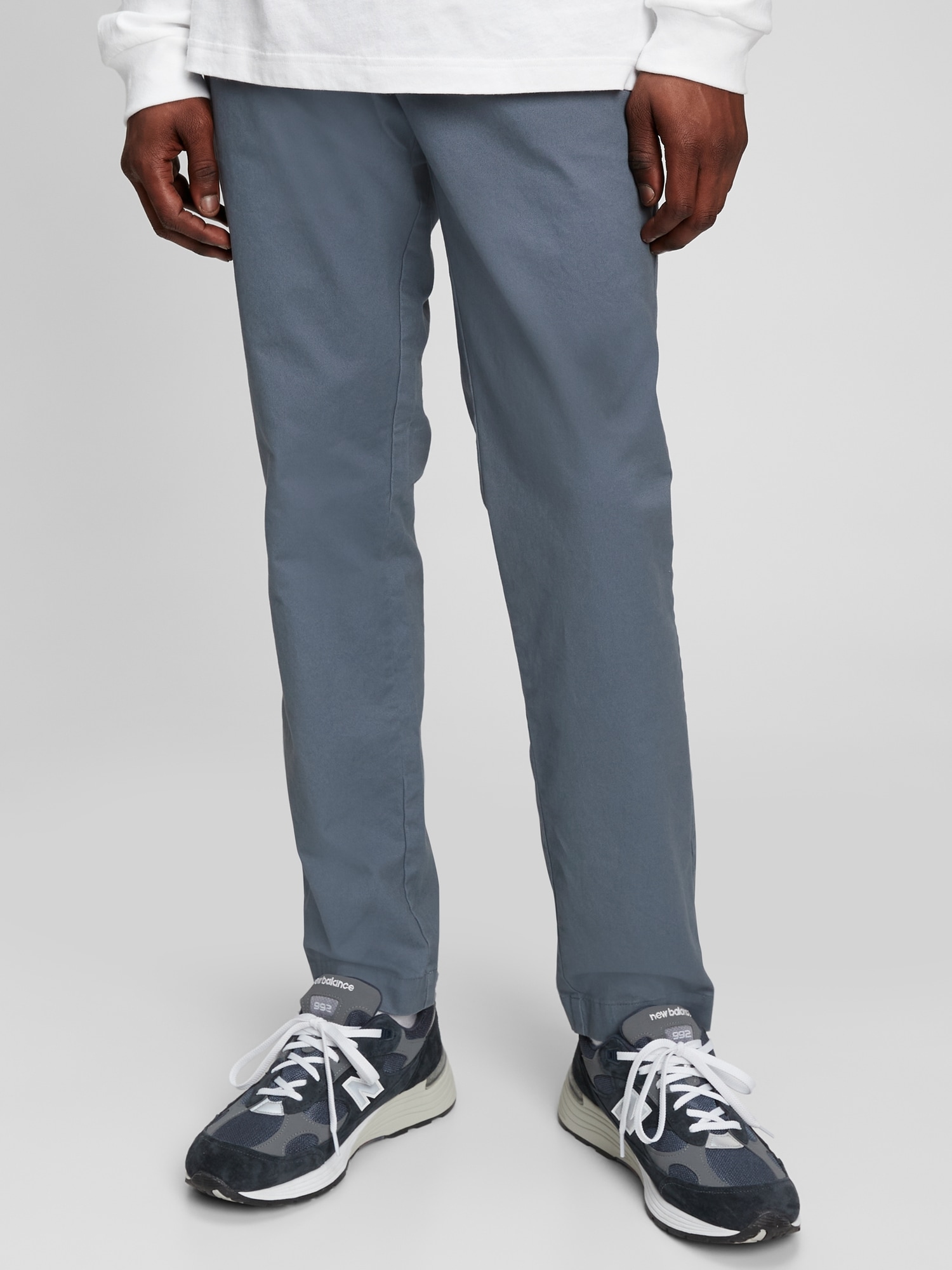 modern khakis in slim fit with gapflex