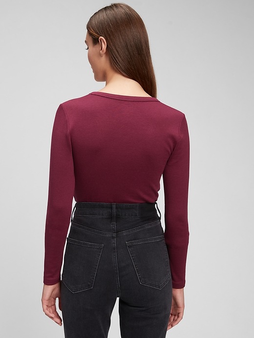 Modern V Neck T Shirt Gap