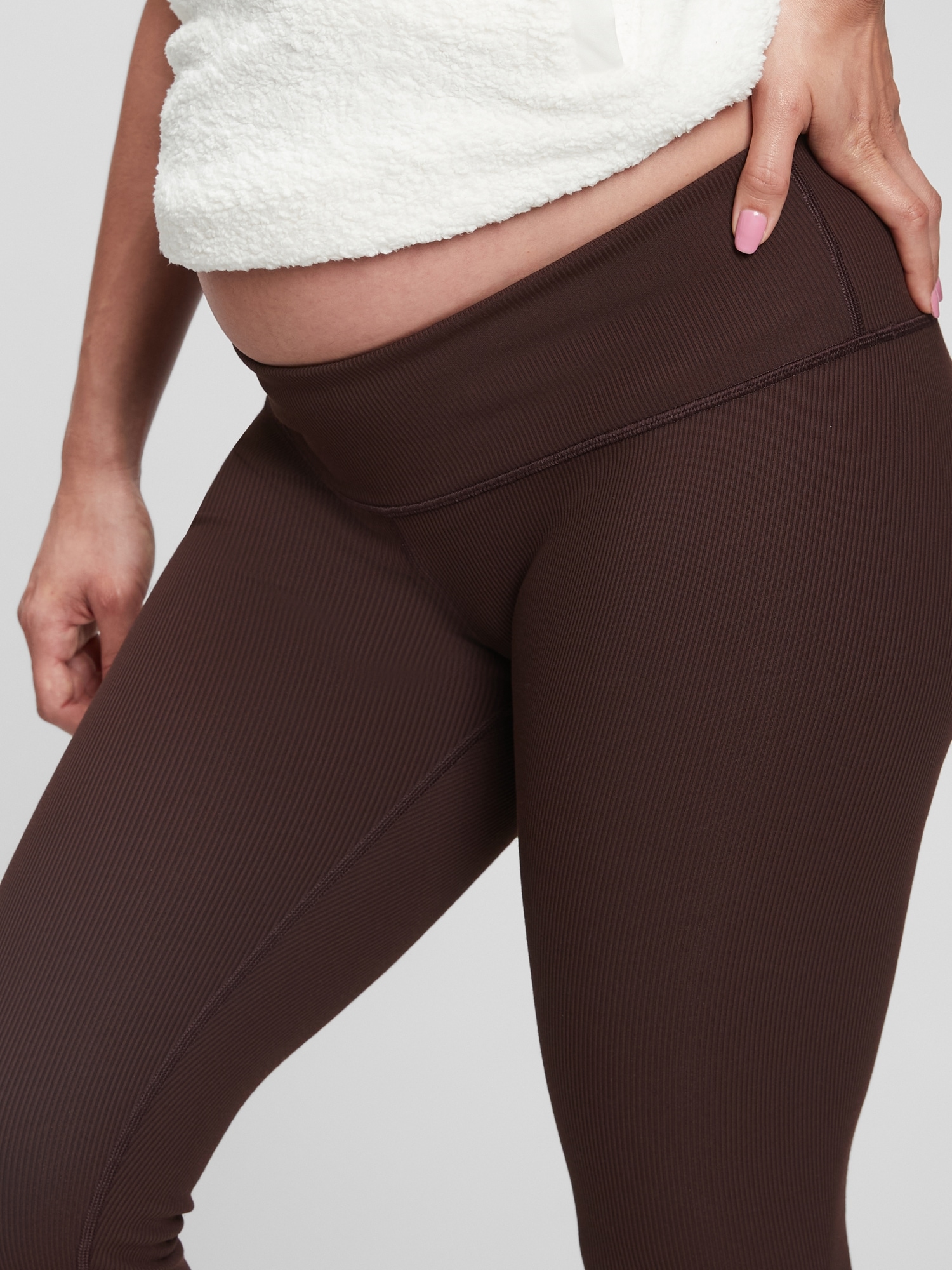 Maternity GapFit Under Belly Rib Blackout 7/8 Leggings