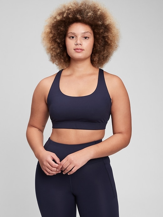 Image number 4 showing, GapFit Recycled Power Crossback Sports Bra
