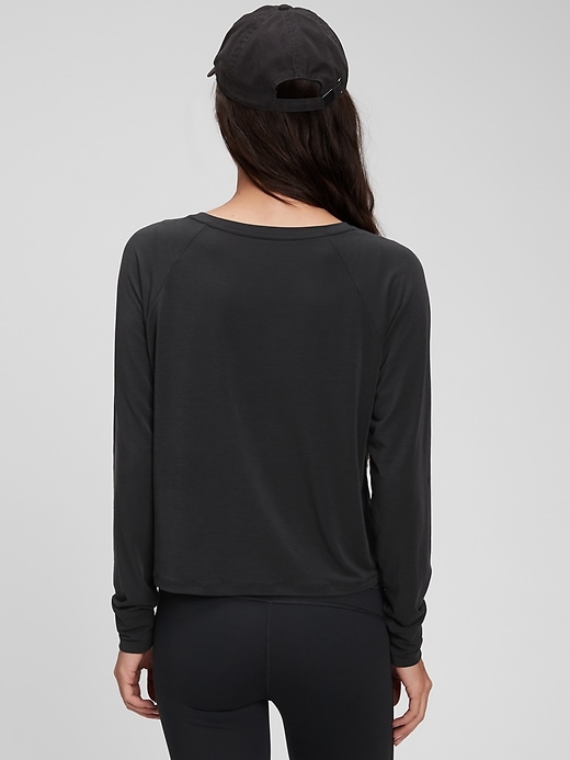 2 of 8 showing, with the color true black of product GapFit Breathe Crewneck Cropped T-Shirt
