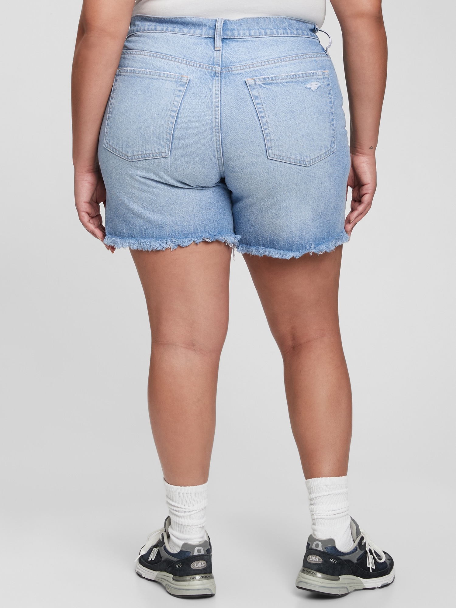 6" High Rise Cheeky Midi Shorts with Washwell Gap