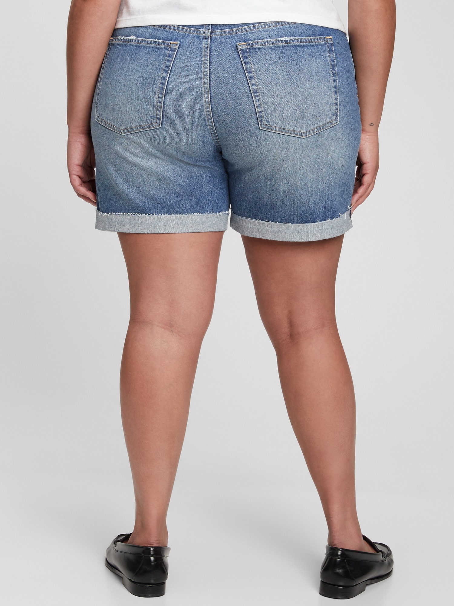 6" High Rise Cheeky Midi Shorts with Washwell Gap