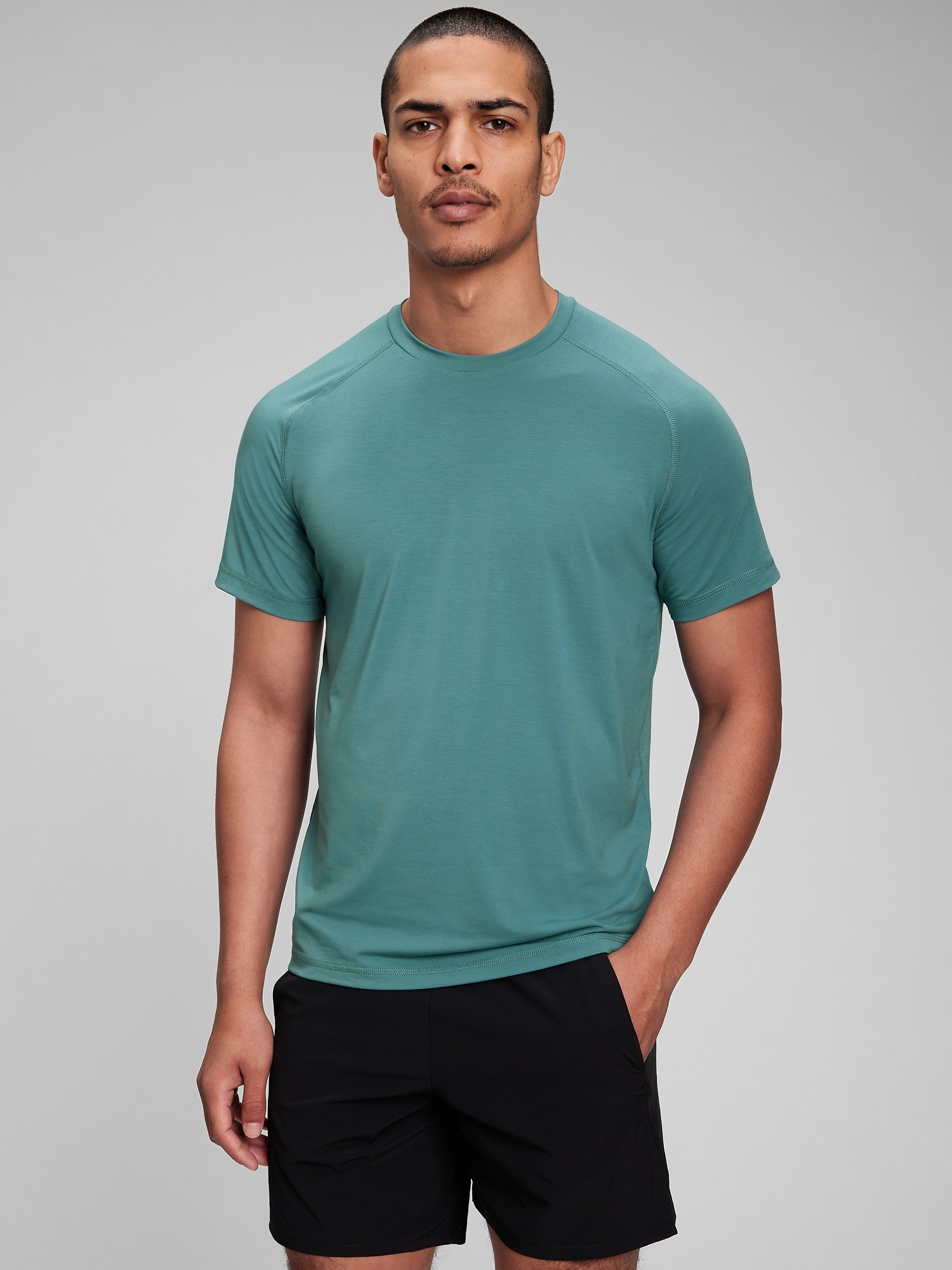 Gap Fit Active T-Shirt blue. 1