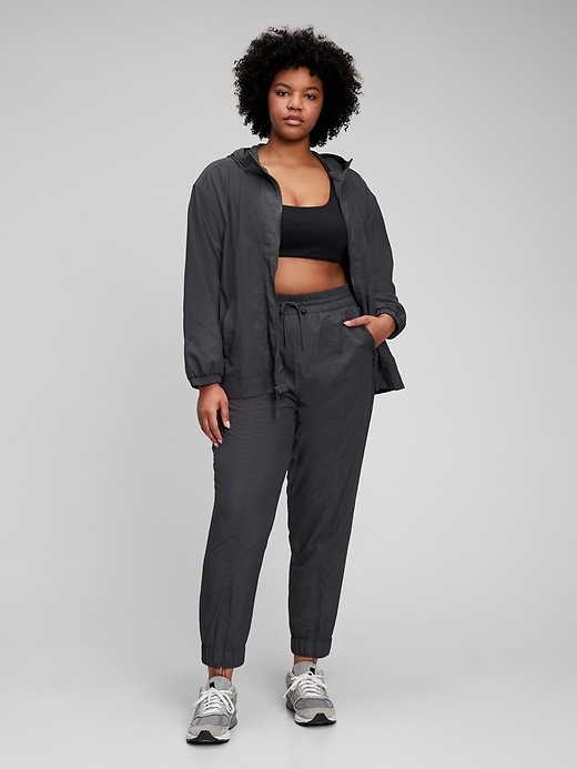 GapFit Crinkle Nylon Jogger (Various Sizes in Cast Iron Grey)