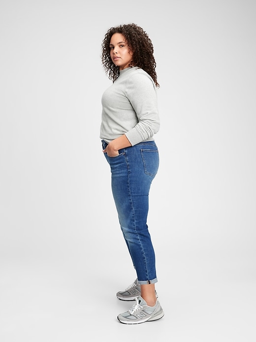 Image number 4 showing, Mid Rise Girlfriend Jeans With Washwell&#153