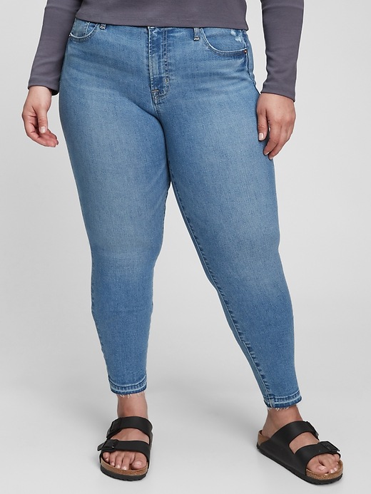 Image number 4 showing, Mid Rise True Skinny Jeans with Washwell